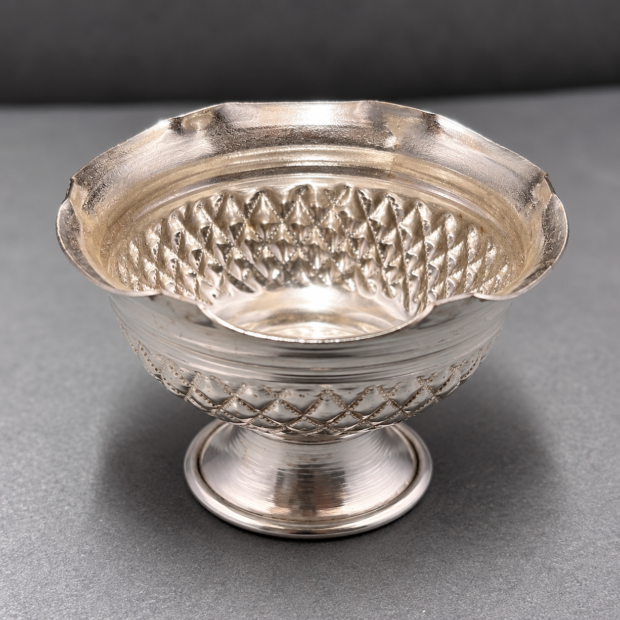 GS Diamond nakshi bowl with stand 3.6"